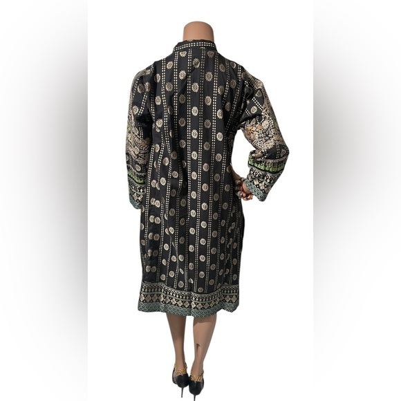 Elegant Black and Gold Women's Dress - Picture 11 of 12